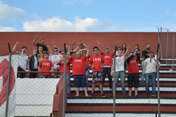 Mais uma vez a torcida brusquense se fez presente mesmo fora de seus domínios (Foto: Lucas Gabriel Cardoso)