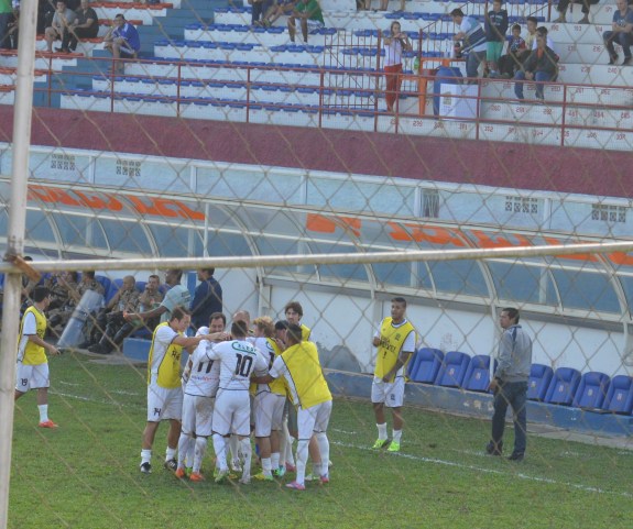 ...e correr para o abraço! (Foto: Lucas Gabriel Cardoso)