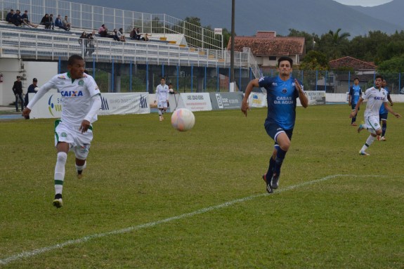 Jajá explorou bem o lado esquerdo da defesa do Guarani. (Foto: Lucas Gabriel Cardoso)