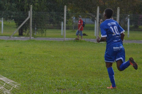 Com um bonito toque de cobertura, Caixa definiu a partida a favor do Aimoré. (Foto: Lucas Gabriel Cardoso)