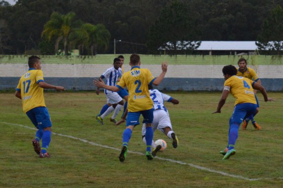 De fato, essa foto prova que não foi pênalti. (Foto: Lucas Gabriel Cardoso)