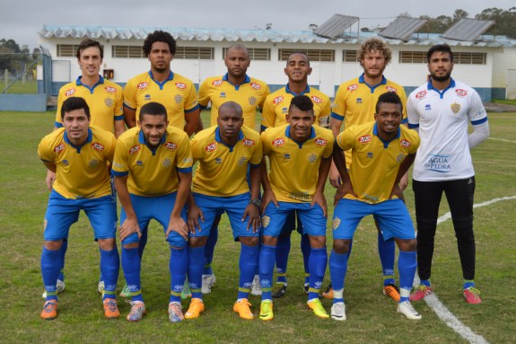O Pelotas começou com Igor; João Paulo, Stevys, Eduardo e Arthur; Vinícius, Mateus e Jô; Bruno Donizete, Adilson Bahia e Léo Mineiro. (Foto: Lucas Gabriel Cardoso)
