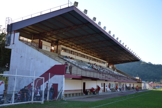 Estádio Hermann Ainchinger, palco neutro da peleja (Foto: Lucas Gabriel Cardoso)