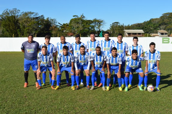 O time da Barra foi ao sul da ilha com Felipe dos Anjos, Guto, Guilherme, Andrey Bressan, Roberto, Filipe, Coruja, Dunga, Flávio, Joel e Naércio. (Foto: Lucas Gabriel Cardoso) 