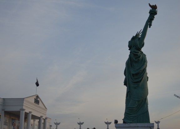 Depois da peleia, fui ao símbolo máximo do capitalismo naquela cidade, a Havan, procurar a camisa nova do Bruscão. (Foto: Lucas Gabriel Cardoso)