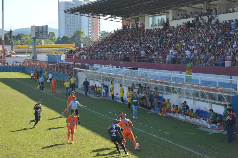 Augusto Bauer estava completamente lotado para a decisão. (Foto: Lucas Gabriel Cardoso)