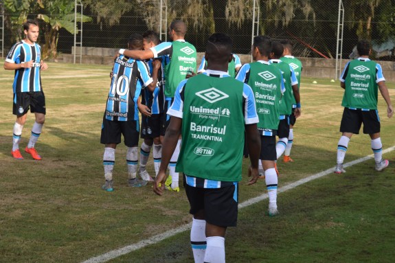 O sul-africano Ty mal havia entrado quando deu seu primeiro toque na bola. E foi para o terceiro gol do Grêmio. (Foto: Lucas Gabriel Cardoso)