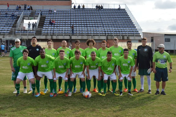 Depois de viajar 300 quilômetros, o Gaúcho entrou em campo com: William Lago; Correa, Marcelo, Diórgenes e Foguinho; Dudu, Jhone, Danilo e Santarém; Jorge e Arthur. (Foto: Lucas Gabriel Cardoso)