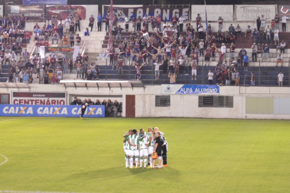 O Juventude, na caça ao líder Brasil, comçou o jogo com Elias; Neguete, Diogão e Heverton; Helder, Vacaria, Fabrício, Wallacer e Itaqui; Mailson e Jônatas Obina.