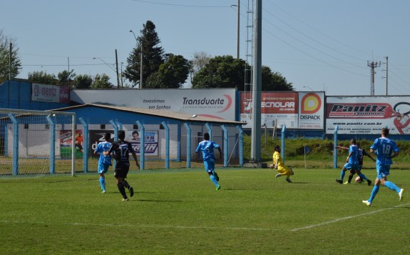 Vandinho bateu na saída do goleiro Jandrei, aos 51 do segundo tempo. (Foto: Lucas Gabriel Cardoso)