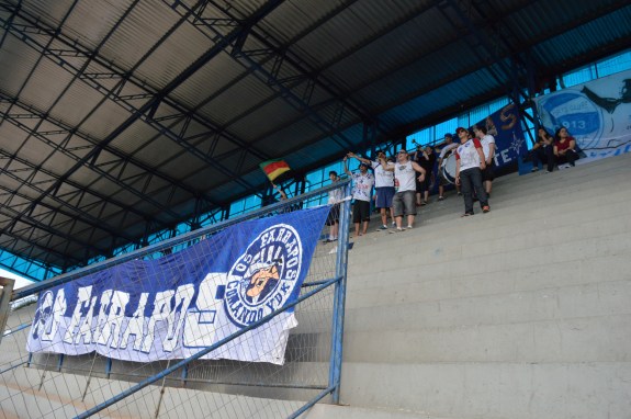 Torcida Os Farrapos, que não parou um só minuto de alentar o Zequinha. (Foto: Lucas Gabriel Cardoso)