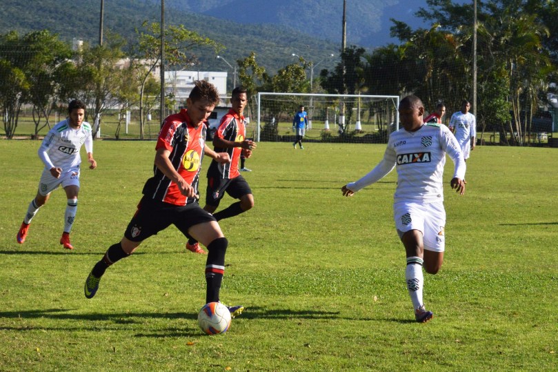 Coelho continuou explorando os contra-ataques e quase chegou ao segundo gol no final da primeira etapa. (Foto: Lucas Gabriel Cardoso)