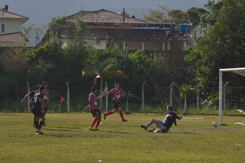 Nathan acreditou na jogada e tocou para Nandica só completar pro gol. (Foto: Lucas Gabriel Cardoso)