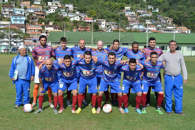 O Pântano do Sul entrou em campo com Tayrone; Ezequiel, Márcio, Anderson e Matheus; Edson, Emerson, Luiz Henrique e Felipe; Lenilson e Mael. (Foto: Lucas Gabriel Cardoso)