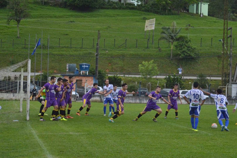 Atlético teve chance em um tiro de dois toques, da marca da pequena área, mas a defesa do Horizonte abafou. (Foto: Lucas Gabriel Cardoso)
