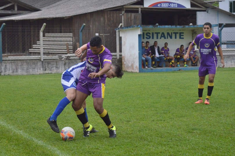 Time do Garcia não conseguia sair do campo de defesa. (Foto: Lucas Gabriel Cardoso)