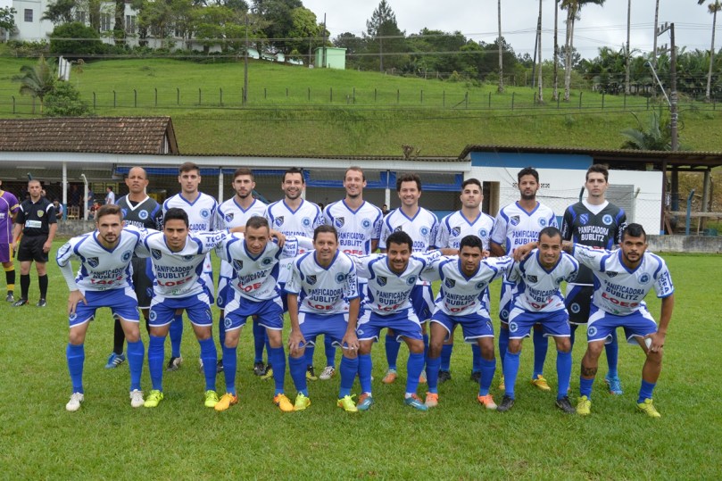 Elton John; Carlinhos, Chico, Elias e Rafael Willms; Felipe, Leandro, Bruninho e Rafael Carioca; André e Secco. (Foto: Lucas Gabriel Cardoso)