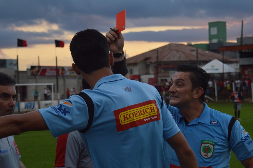 Vermelho de raiva. (Foto: Lucas Gabriel Cardoso)