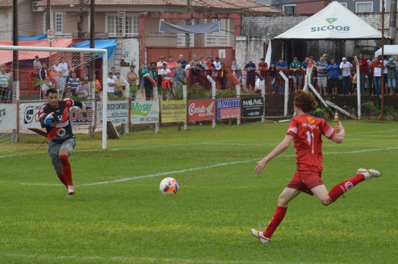 Foguinho infernizou a defesa do Guarani. (Foto: Lucas Gabriel Cardoso)