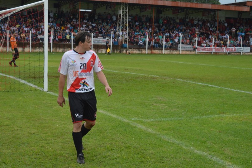 Luizinho foi um guerreiro em campo, mas não suportou a maratona de jogos.(Foto: Lucas Gabriel Cardoso)