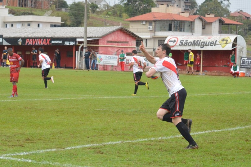 Rato marcou o gol de desconto, que parecia repetir o roteiro da final da Fase Oeste, contra o Cometa. (Foto: Lucas Gabriel Cardoso)