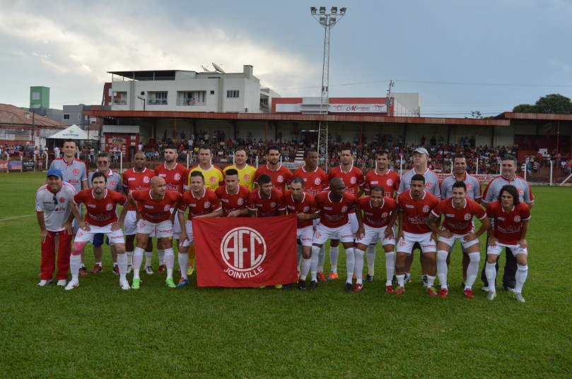 O América entrou em campo com: Bambam; João Paulo, Alceni, Benson e Marcão; Hevinho, Rodrigo, Tuto e Neto; Boateng e Kiko. (Foto: Lucas Gabriel Cardoso)