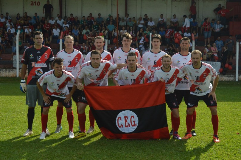 O Guarani estreou com Rudimar; Libo, Wagner, Thiago Scalon e Marquinhos; Rato, Reiler e Jair Mueller; Lírio, Eneias e Bocão (Foto: Lucas Gabriel Cardoso)