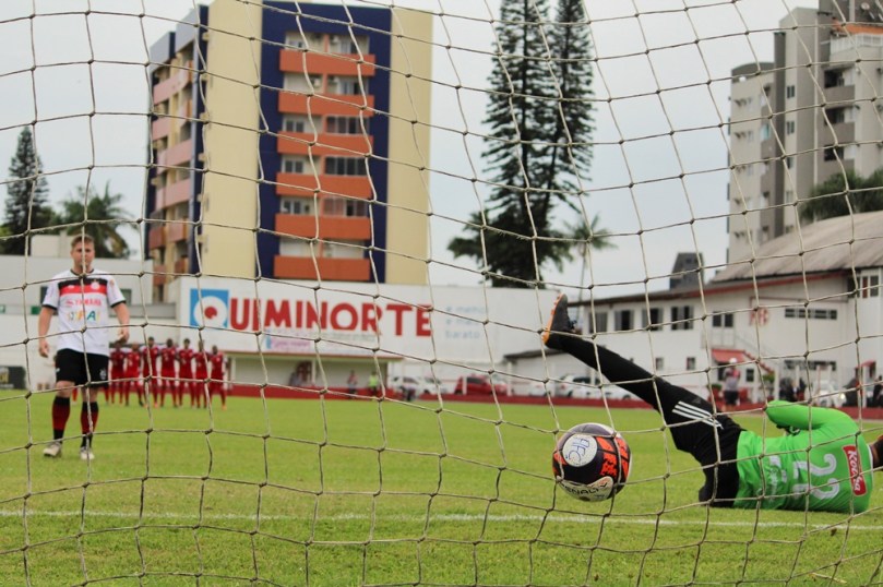 Cometa x Metropolitano02