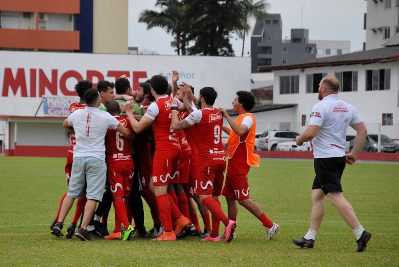 Cometa x Metropolitano11