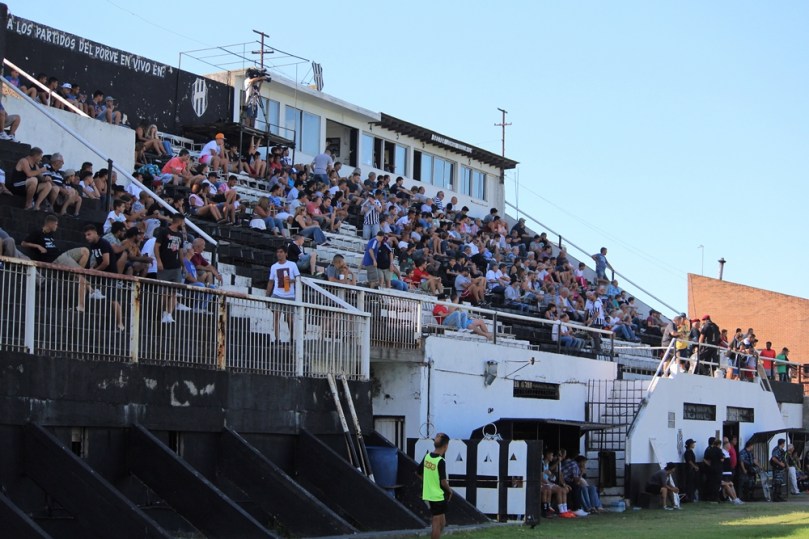 El Porvenir x Argentino006