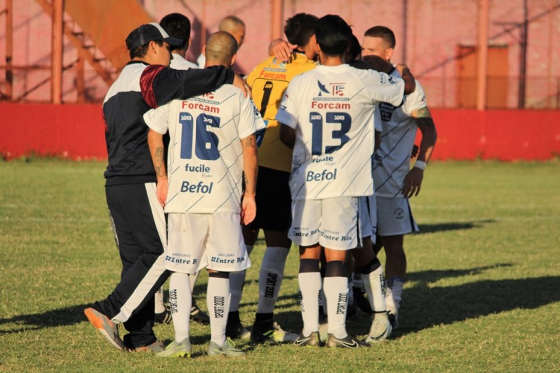 Defensores de Cambaceres x Deportivo Merlo07